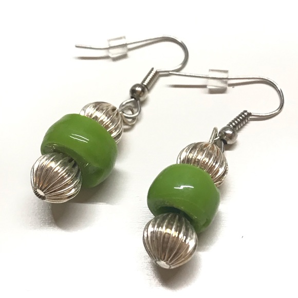 Munandme Jewelry - Green dangle earrings beaded earrings Handmade